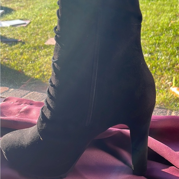 Thigh High Lace Up Boots NWT - Picture 3 of 5